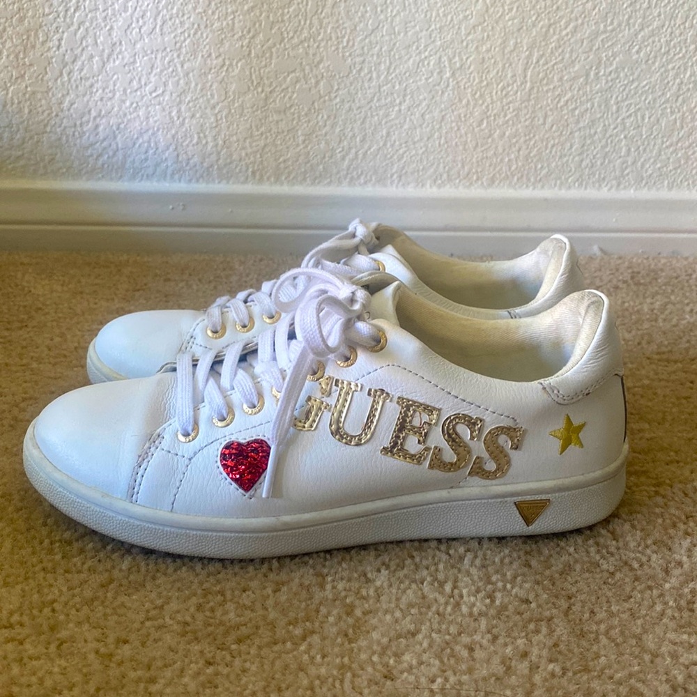GUESS white sneaker - Size 6.5